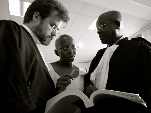 Victoire Ingabire consults her legal team, before trial is adjourned at Kigali Supreme Court. © Graham Holliday