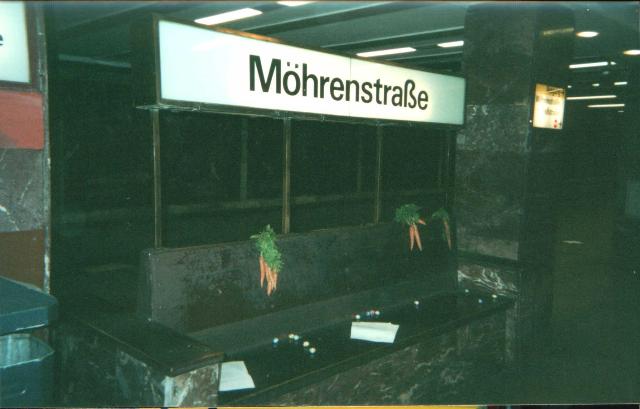 Zu Ostern mal was frisches: "Autonome Häßchen" bekannten sich zu diesem Namensvorschlag von Ostersamstag 2003; Quelle: Indymedia